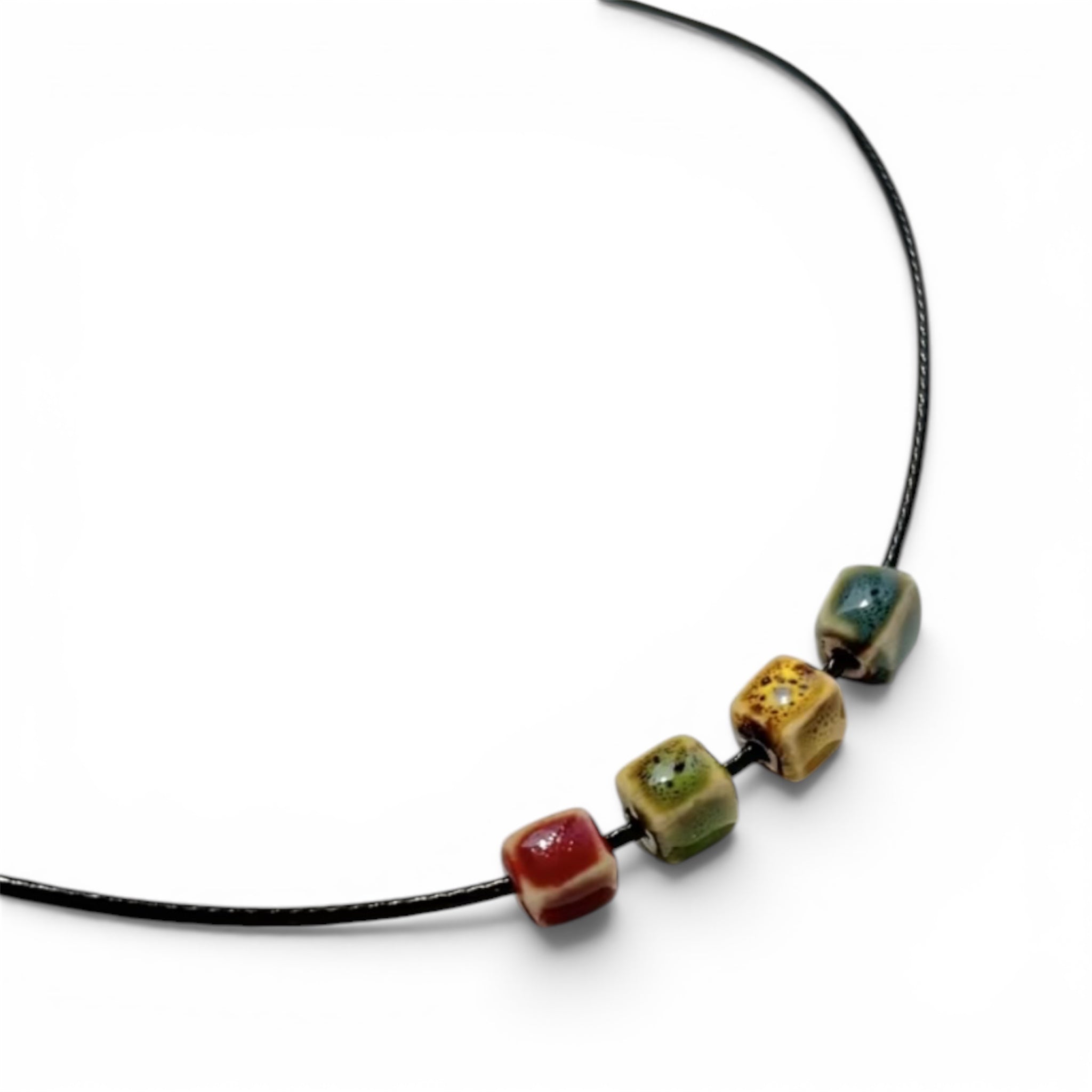 CLAYA | Lieblingshalskette mit Knotenverschluss und Keramik-Accessoires